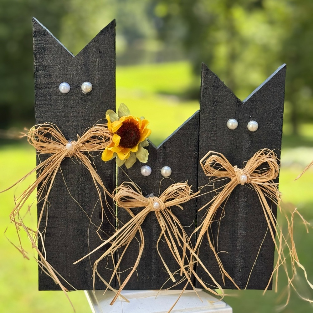 Black Wooden Cat Trio with Raffia Bows